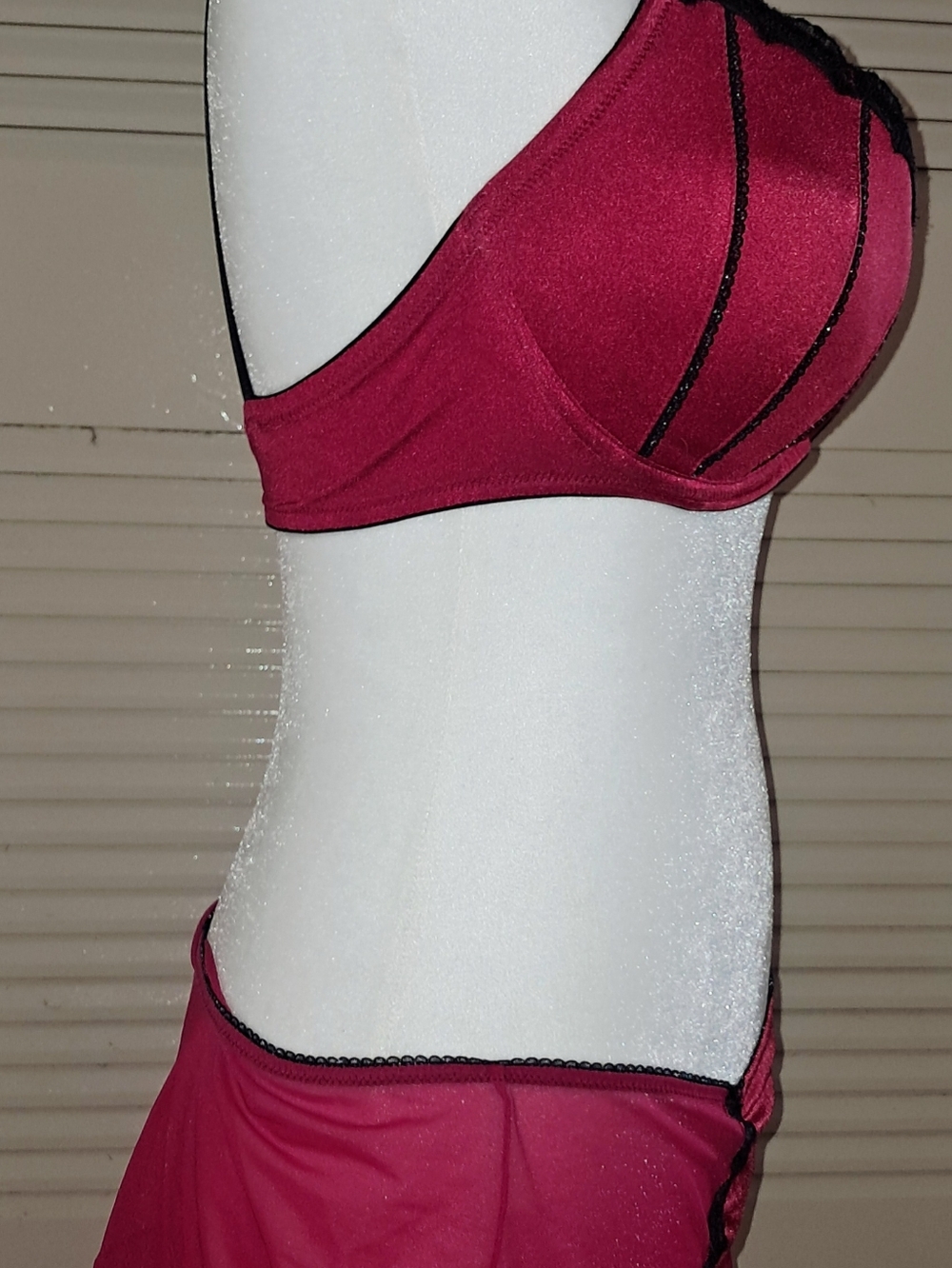 Apt. 9 Wine and Black 36 D and Large Lace Bra & Mini Skirt Set - Picture 5 of 16